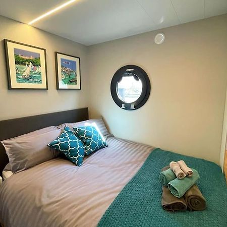 Yarmouth Waterlodge Floating Apartments 2 외부 사진